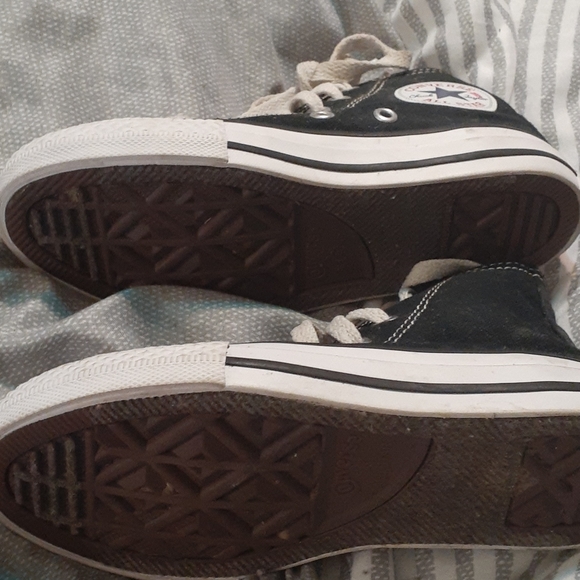 Children converse Tennis shoes - Picture 2 of 3